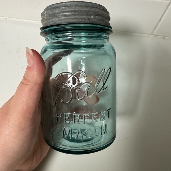 Vintage Ball Perfect Mason Jar with Lid - Picture 3 of 6